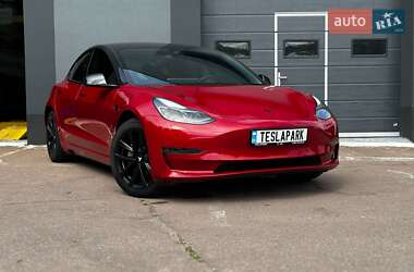 Седан Tesla Model 3 2023 в 
