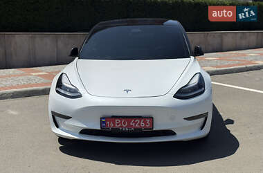 Седан Tesla Model 3 2021 в 