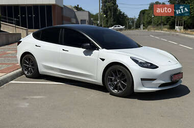 Седан Tesla Model 3 2021 в 