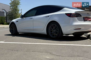 Седан Tesla Model 3 2021 в 