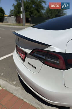 Седан Tesla Model 3 2021 в 