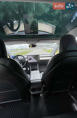 Седан Tesla Model 3 2020 в 