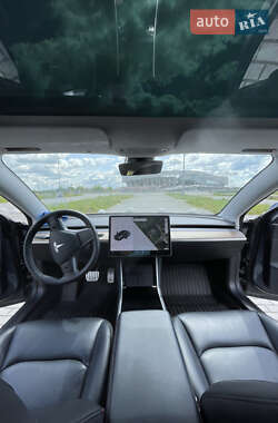 Седан Tesla Model 3 2020 в 