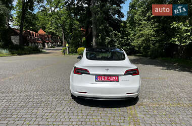Седан Tesla Model 3 2021 в 