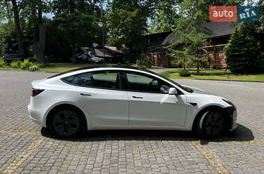 Седан Tesla Model 3 2021 в 