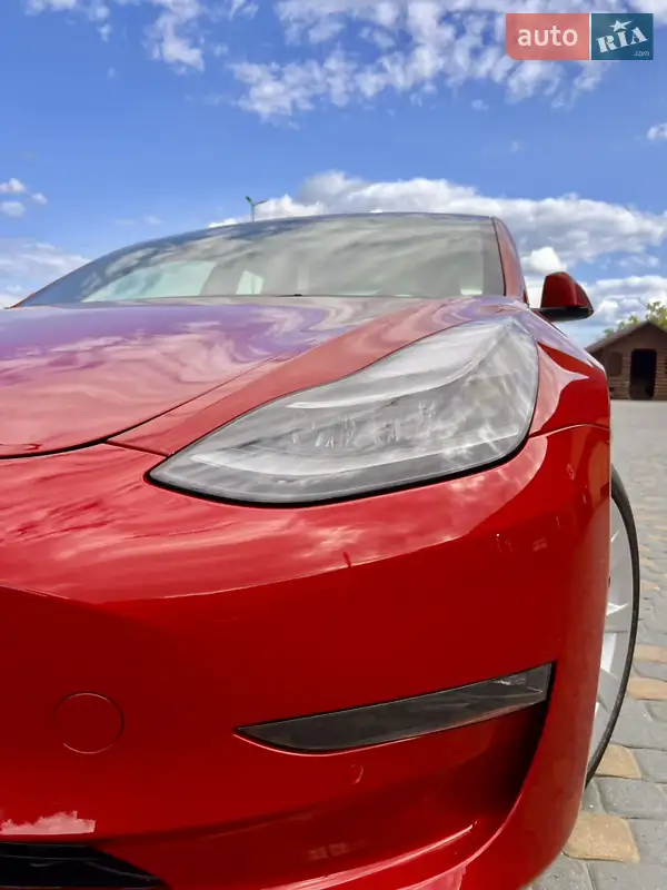 Седан Tesla Model 3 2021 в 
