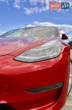 Седан Tesla Model 3 2021 в 