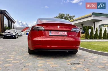 Седан Tesla Model 3 2021 в 