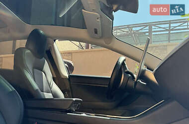 Седан Tesla Model 3 2020 в 