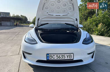 Седан Tesla Model 3 2022 в 