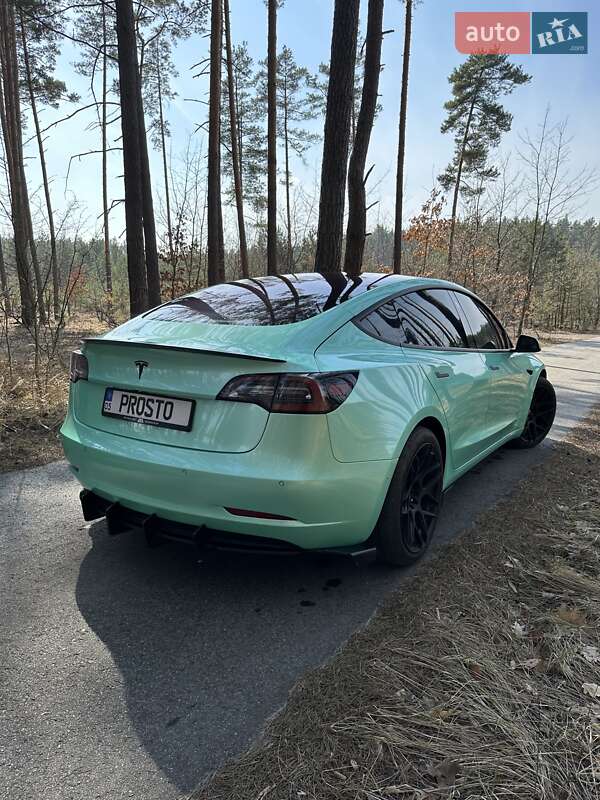 Седан Tesla Model 3 2018 в Вышгороде