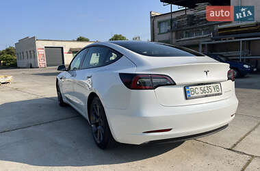 Седан Tesla Model 3 2022 в 