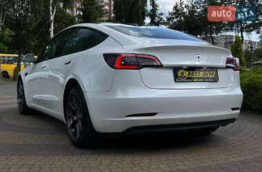 Седан Tesla Model 3 2023 в 