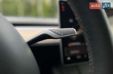 Седан Tesla Model 3 2023 в 