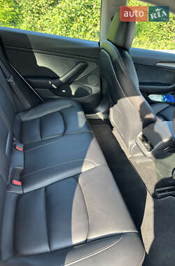 Седан Tesla Model 3 2022 в 