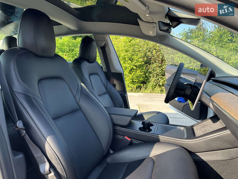 Седан Tesla Model 3 2022 в Стрые