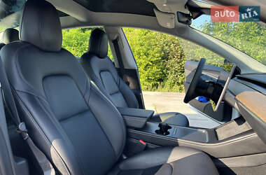 Седан Tesla Model 3 2022 в 