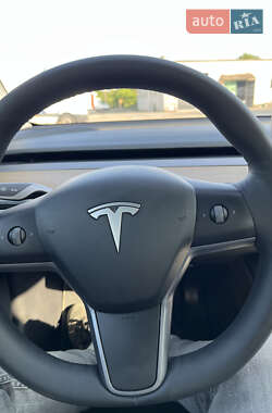 Седан Tesla Model 3 2022 в 