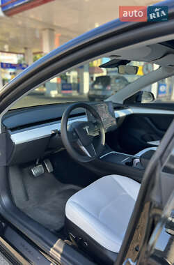 Седан Tesla Model 3 2021 в 