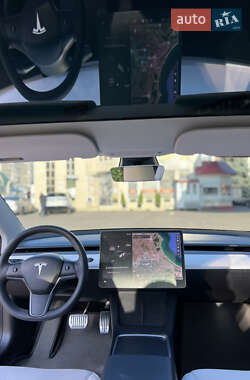 Седан Tesla Model 3 2021 в 