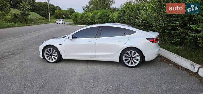 Седан Tesla Model 3 2018 в Киеве