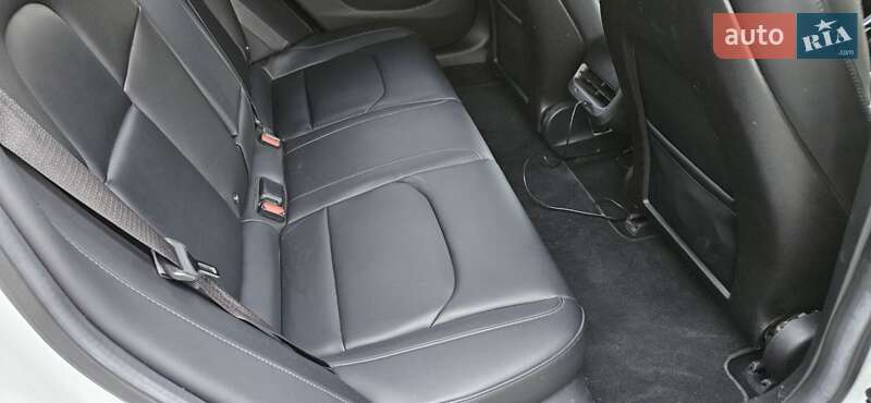 Седан Tesla Model 3 2018 в Киеве