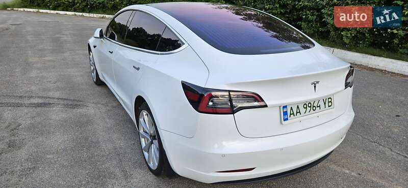 Седан Tesla Model 3 2018 в Киеве