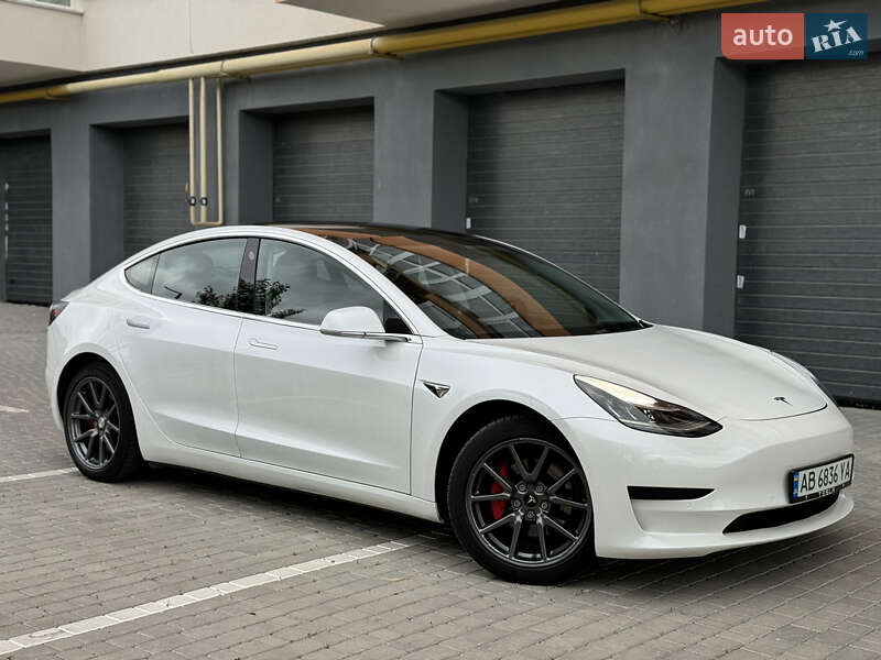 Седан Tesla Model 3 2020 в Виннице