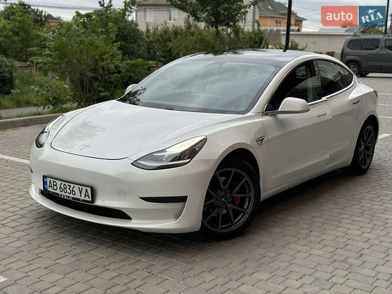 Седан Tesla Model 3 2020 в Виннице