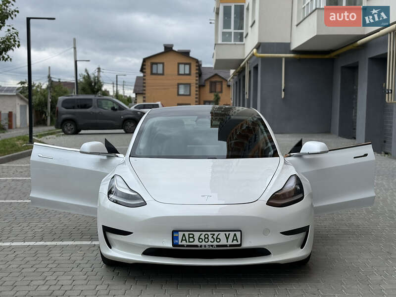 Седан Tesla Model 3 2020 в Виннице