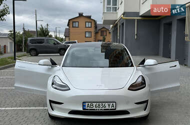 Седан Tesla Model 3 2020 в 