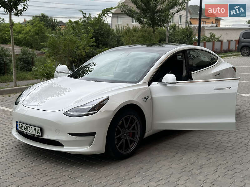 Седан Tesla Model 3 2020 в Виннице