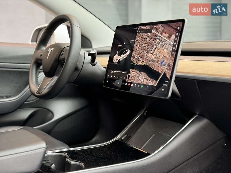 Седан Tesla Model 3 2020 в Виннице