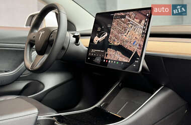 Седан Tesla Model 3 2020 в 