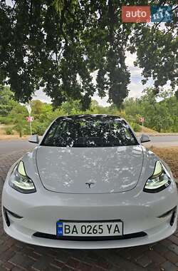 Седан Tesla Model 3 2021 в Кропивницком