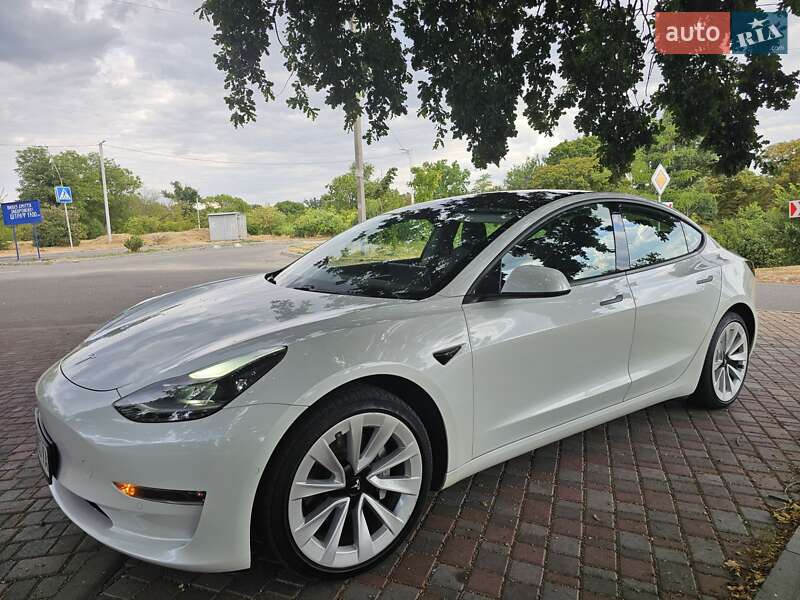 Седан Tesla Model 3 2021 в 