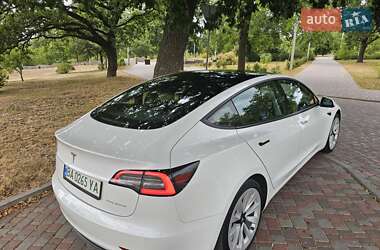Седан Tesla Model 3 2021 в 