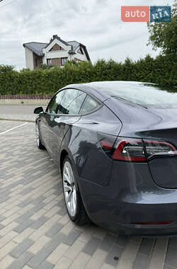 Седан Tesla Model 3 2021 в 