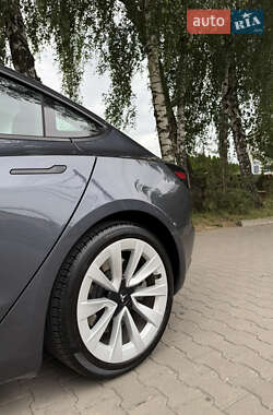 Седан Tesla Model 3 2021 в 