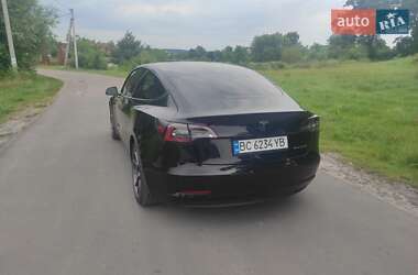 Седан Tesla Model 3 2021 в 