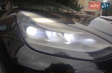 Седан Tesla Model 3 2021 в 