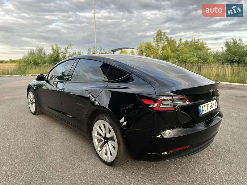 Седан Tesla Model 3 2022 в Івано-Франківську