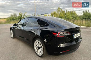 Седан Tesla Model 3 2022 в 