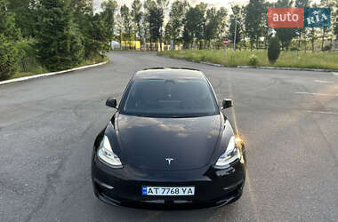 Седан Tesla Model 3 2022 в 