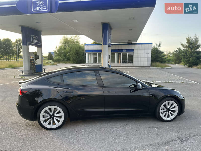 Седан Tesla Model 3 2022 в Івано-Франківську
