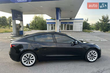 Седан Tesla Model 3 2022 в 