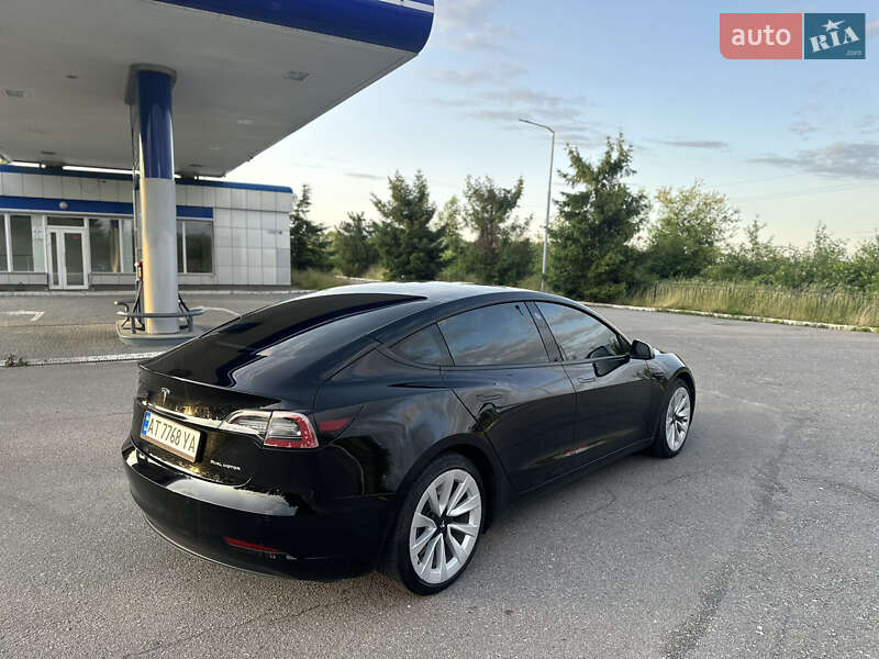 Седан Tesla Model 3 2022 в Івано-Франківську
