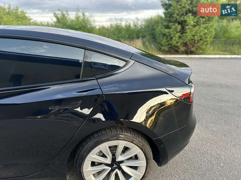 Седан Tesla Model 3 2022 в Івано-Франківську