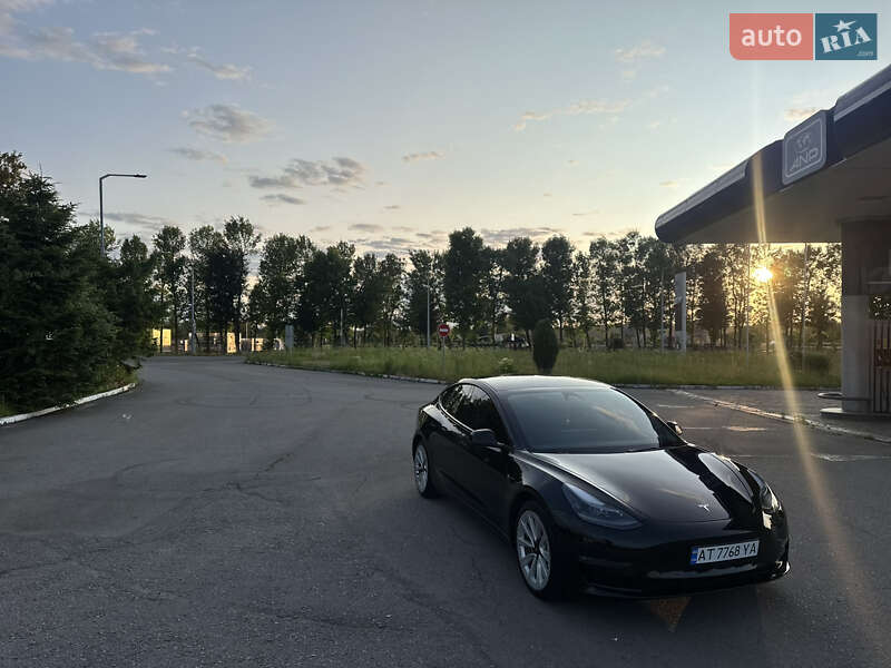 Седан Tesla Model 3 2022 в Івано-Франківську