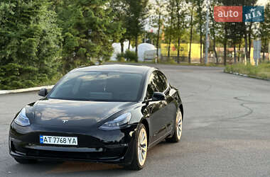 Седан Tesla Model 3 2022 в 